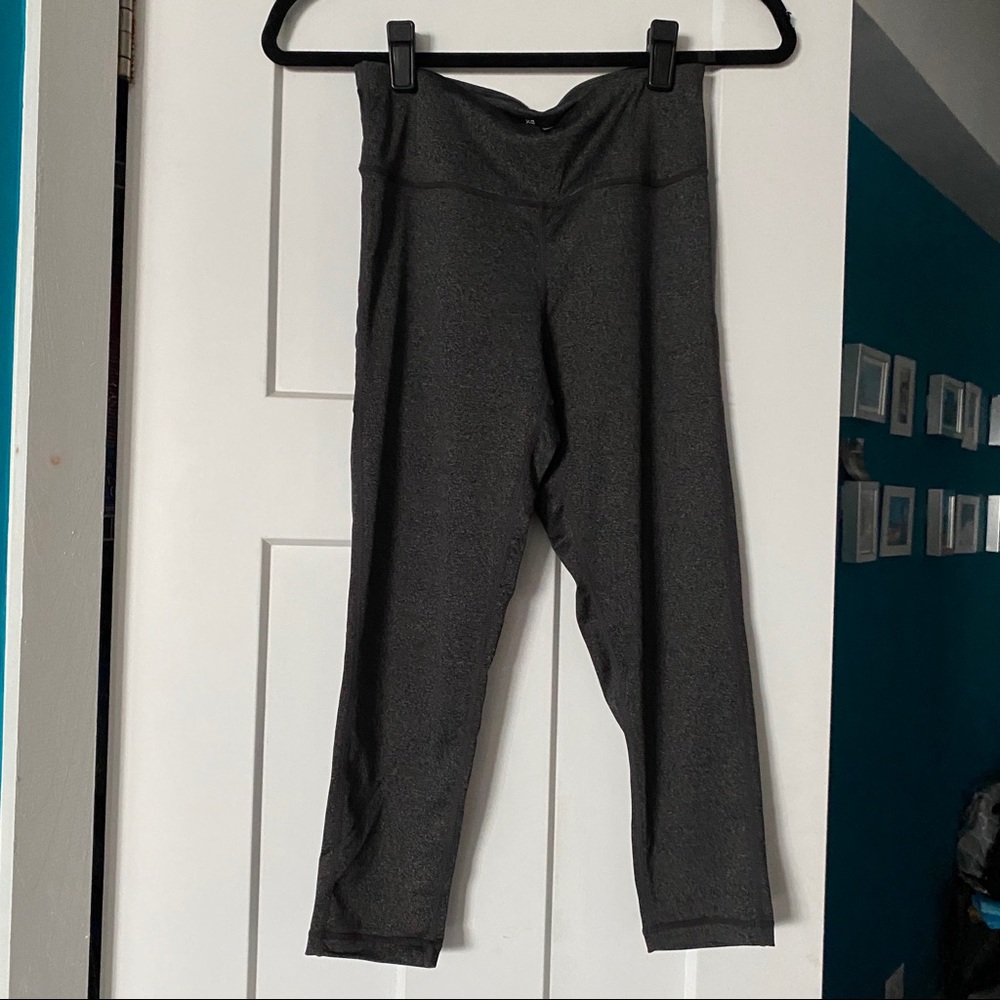 Forever21 cropped leggings XS
